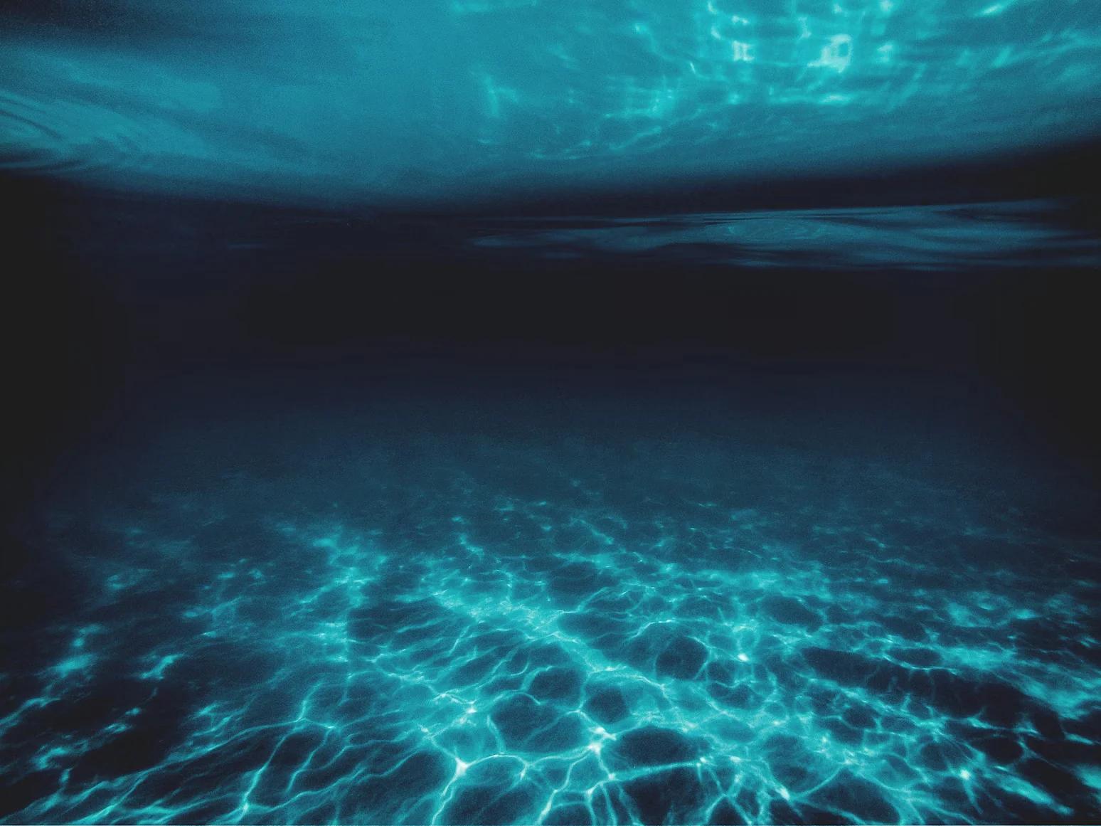 Freediving in Dean's Blue Hole, Bahamas