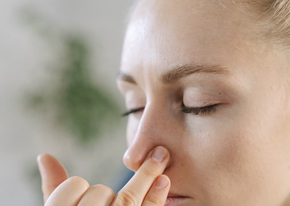 Person calmly pinching their nose during a seated dry equalization drill